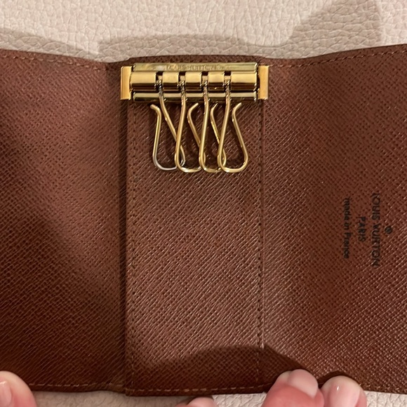 Louis Vuitton four key holder excellent condition - Picture 3 of 6